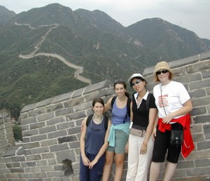 2_5_tourists_at_the_great_wall